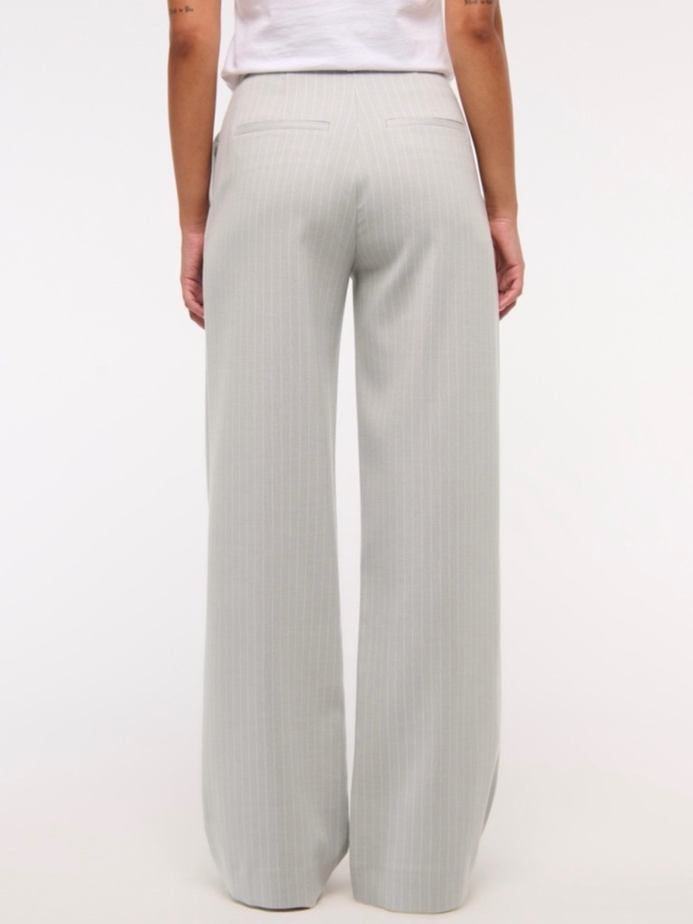 Abercrombie Curve Love Sloane Tailored Wide Leg Pant in Light Gray Pinstripe - Picture 4 of 5
